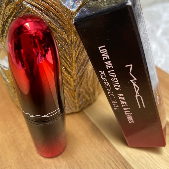 MAC ARGAN OIL LOVE ME LIPSTICK IN NINE LIVES - Picture 4 of 6